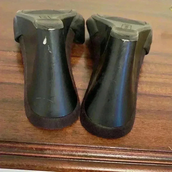 Bandolino Leather Bow Wedges - Picture 7 of 9